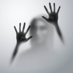 Silhouette illustrant la libération des peurs et émotions enfouies par la méthode TIPI, désensibilisation des peurs irrationnelles phobies et chocs émotionnels